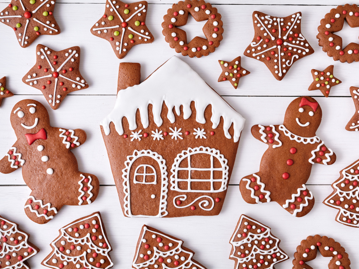 Аппетитное фигурное имбирное печенье с глазурью 