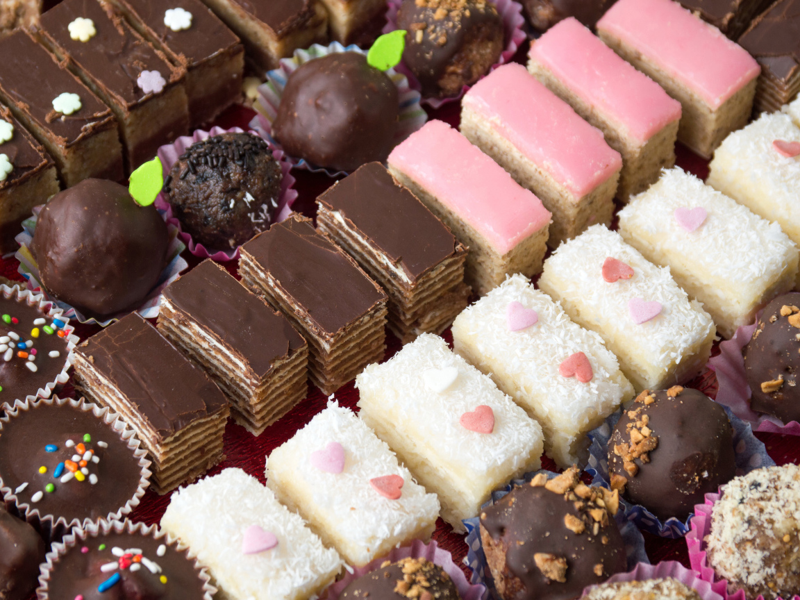 Разные шоколадные конфеты крупным планом