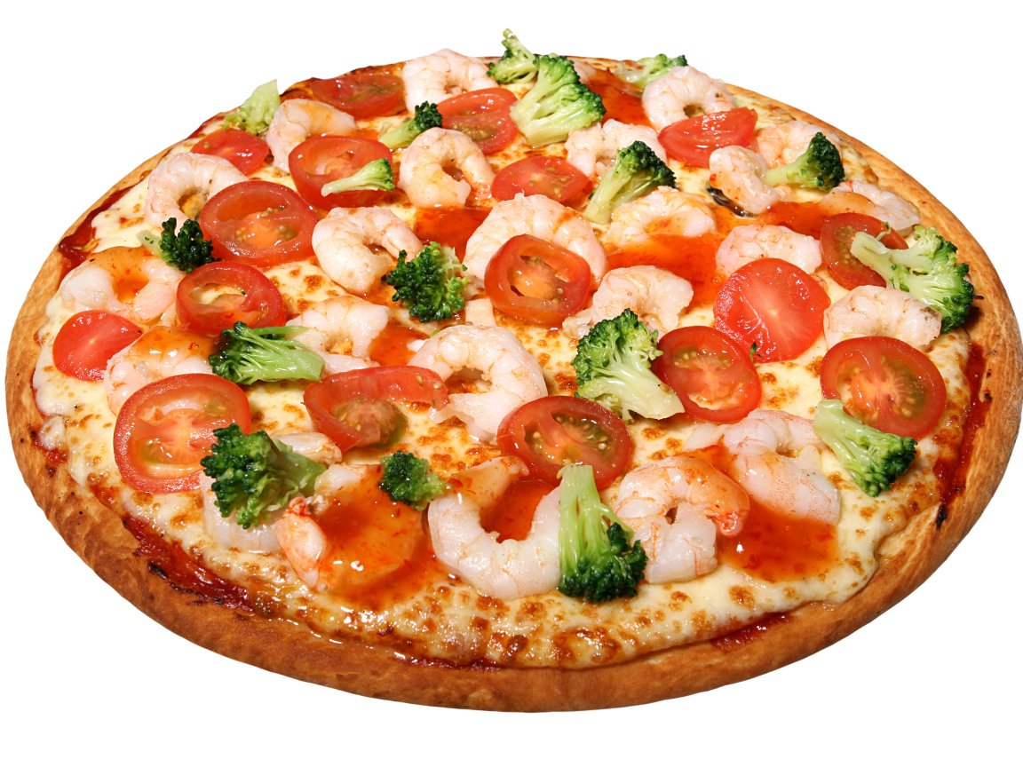 Пицца с помидорами и креветками на белом фоне