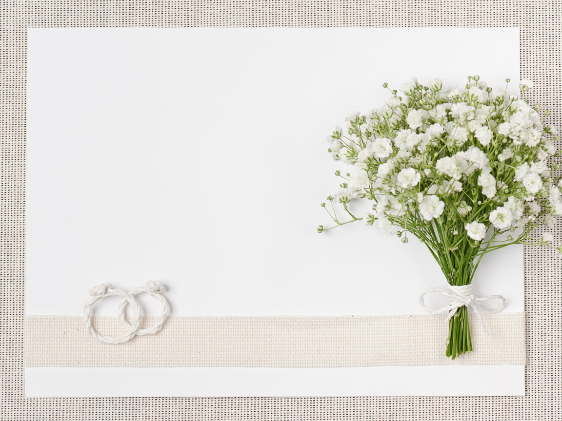 Букет белых цветов на белом листе, шаблон свадебного приглашения 
