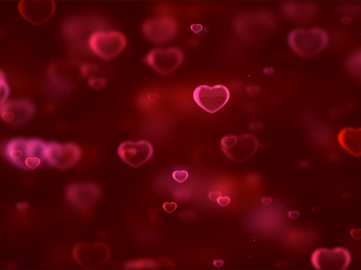 Воздушные сердечки на красном фоне