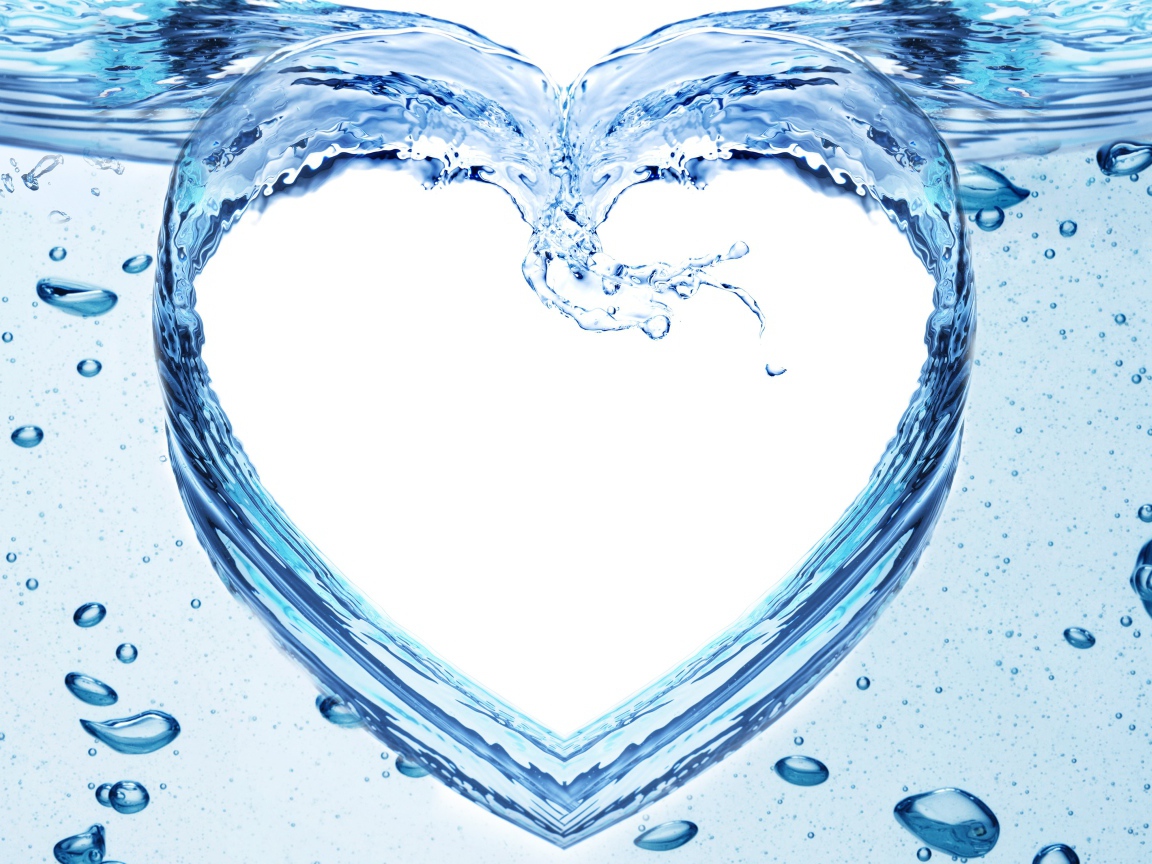 Сердце из воды на белом фоне