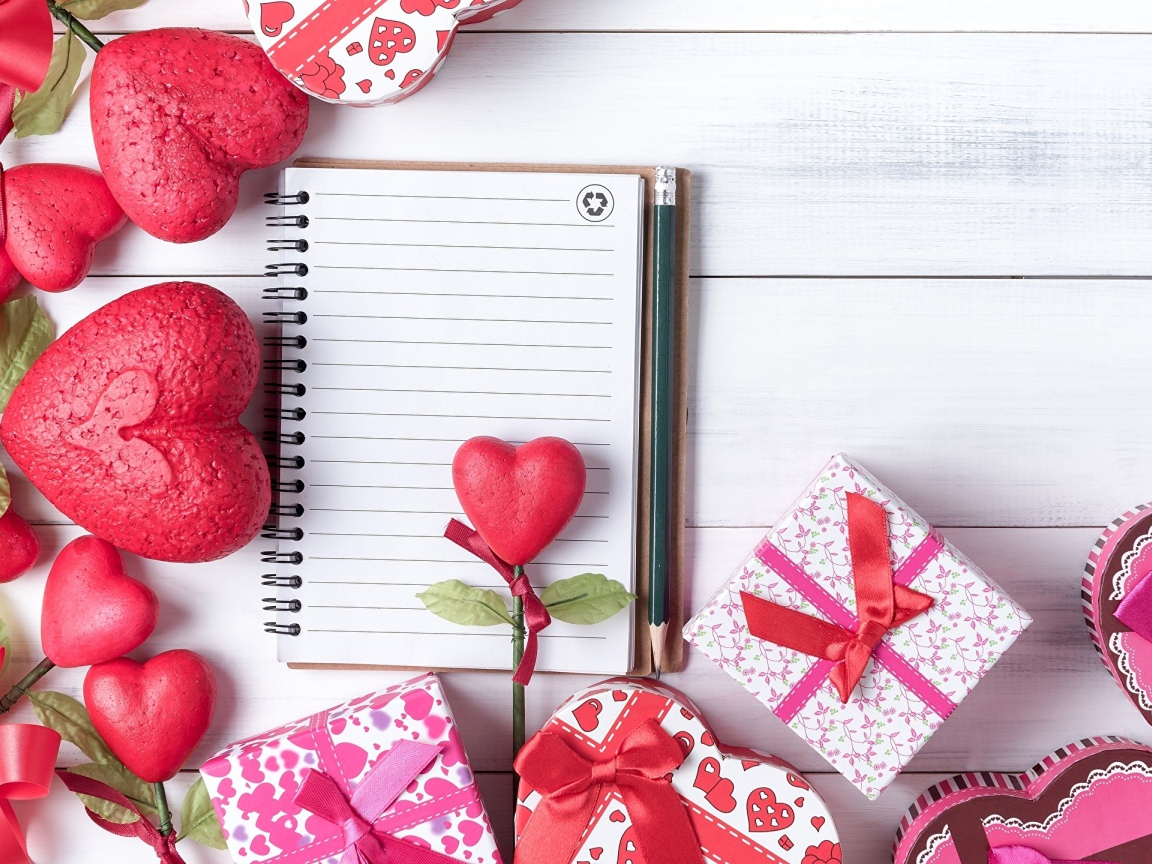 Сердца, подарки и тетрадь с карандашом шаблон для открытки