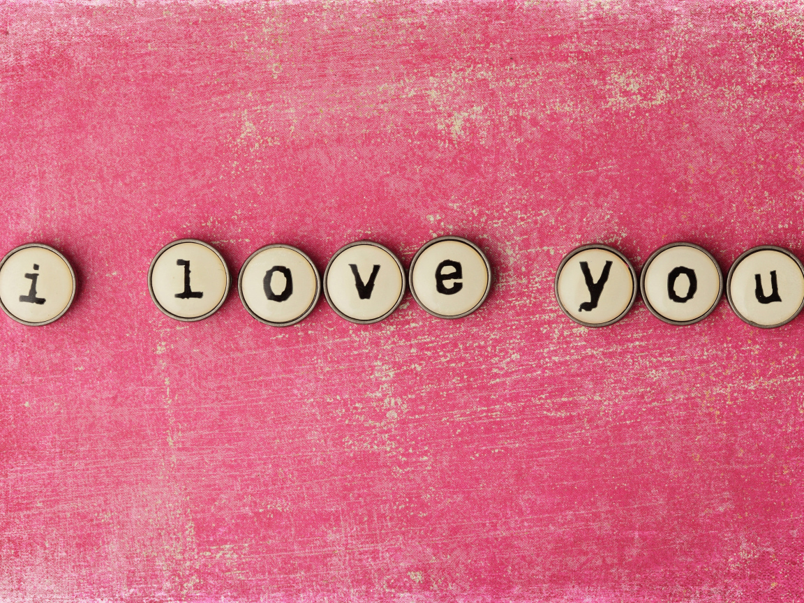 Надпись Я тебя люблю на розовом фоне