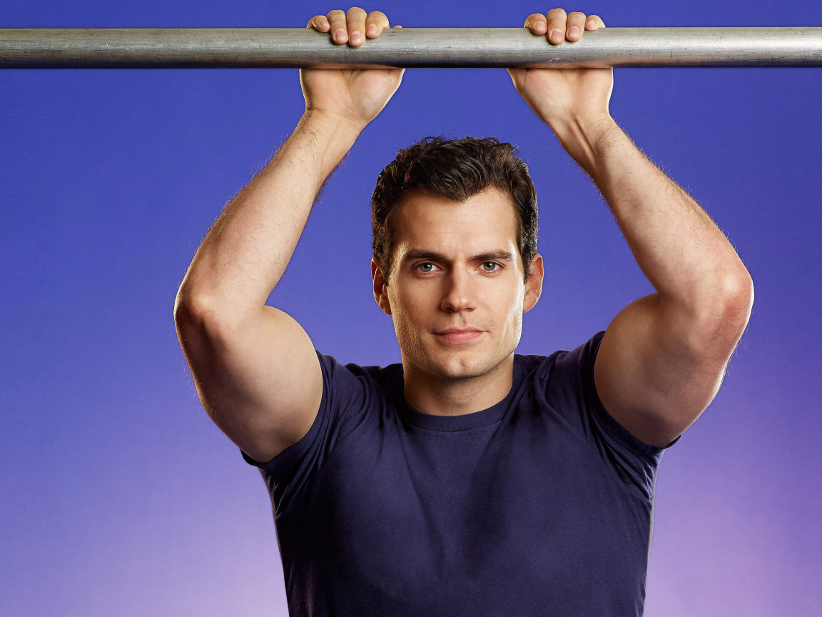 Красивый спортивный актер Генри Кавилл