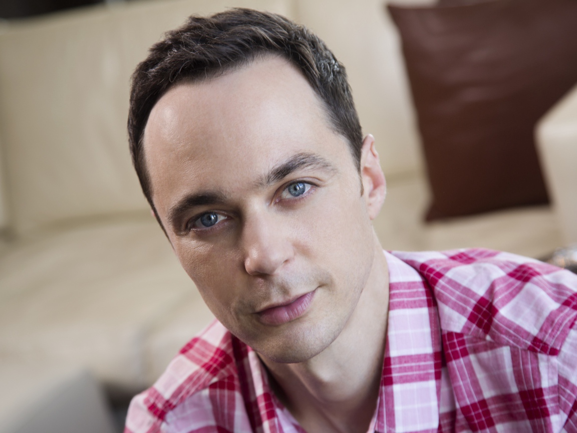 Красивый голубоглазый мужчина, актер Джим Парсонс