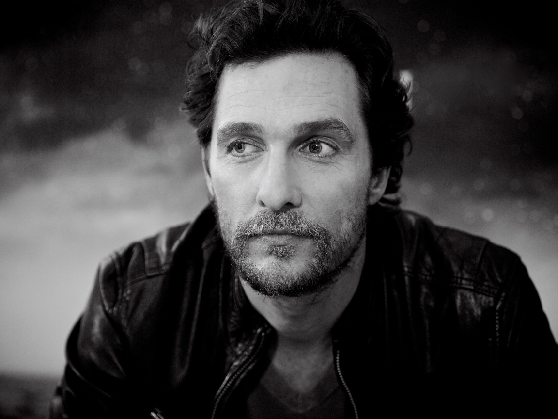 Популярный актер Мэттью Макконахи черно белое фото 