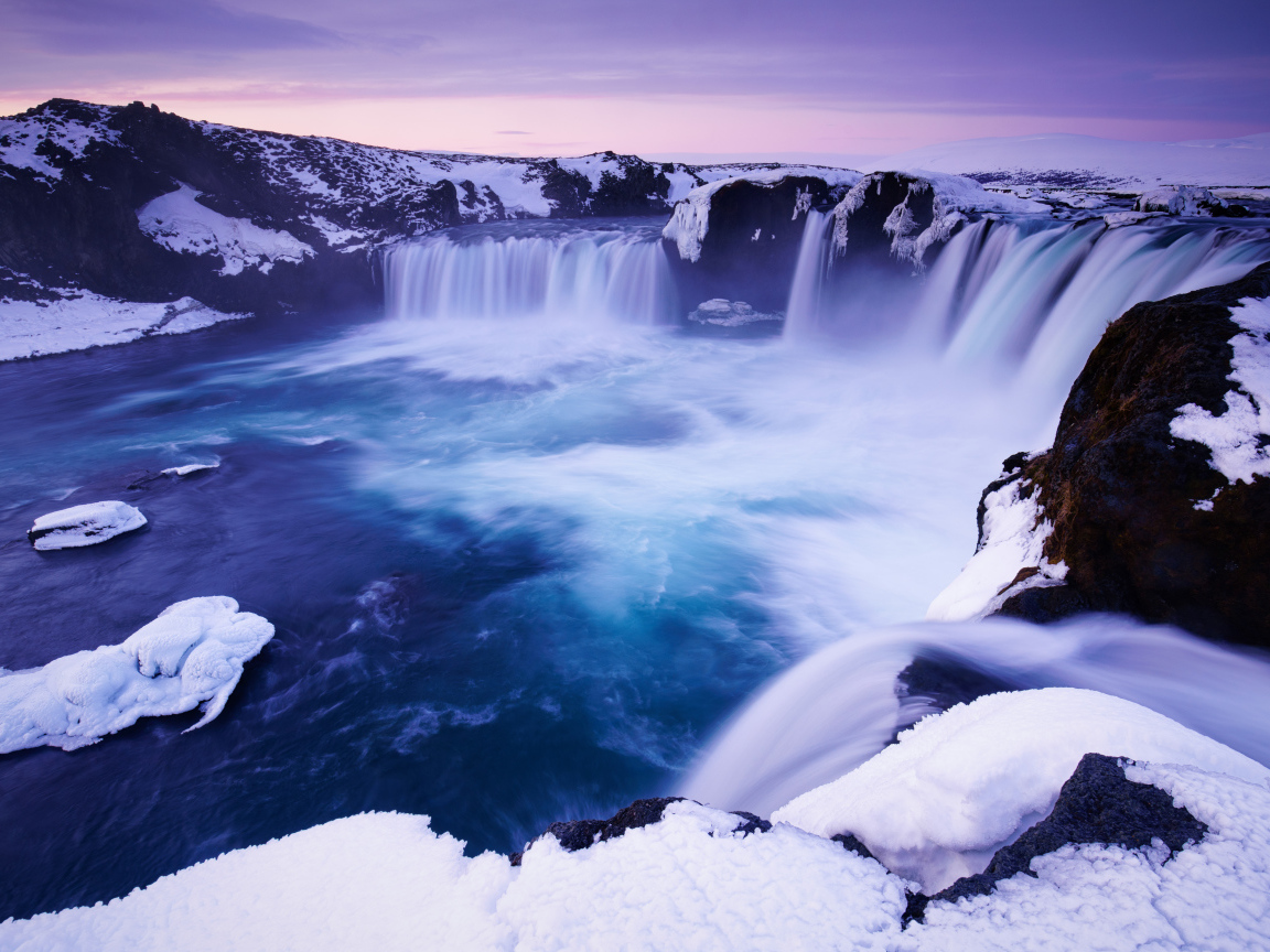 Водопад Годафосс зимой, Исландия