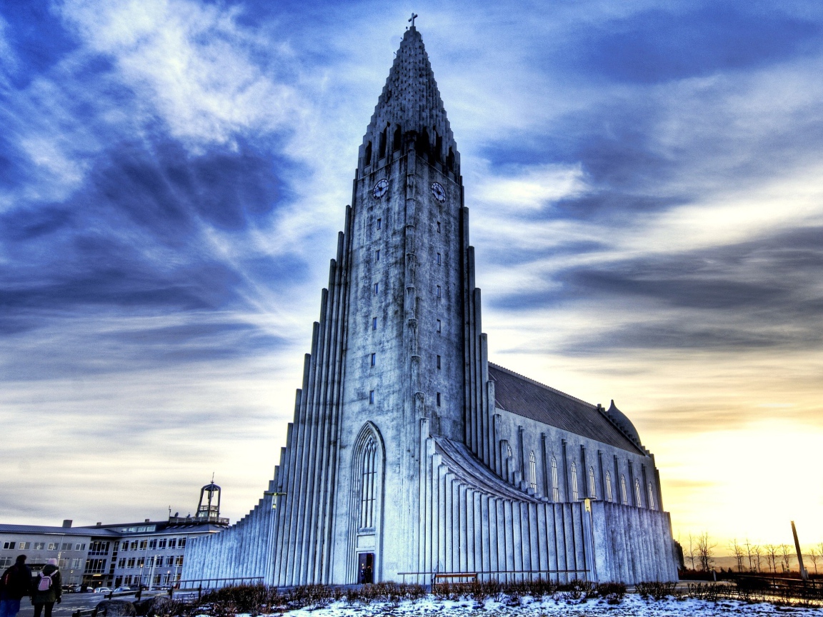 Церковь Хатльгримскиркья под голубым небом, Рейкьявик. Исландия