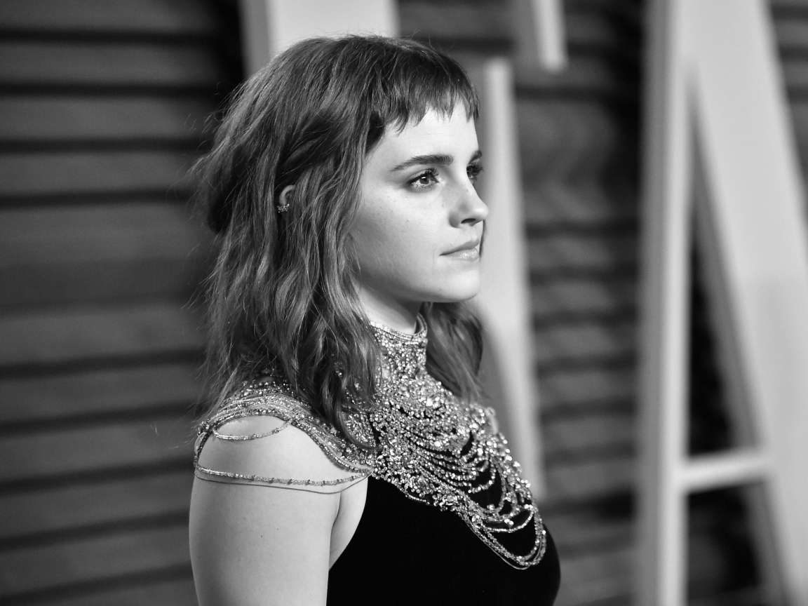 Актриса Эмма Уотсон черно-белое фото