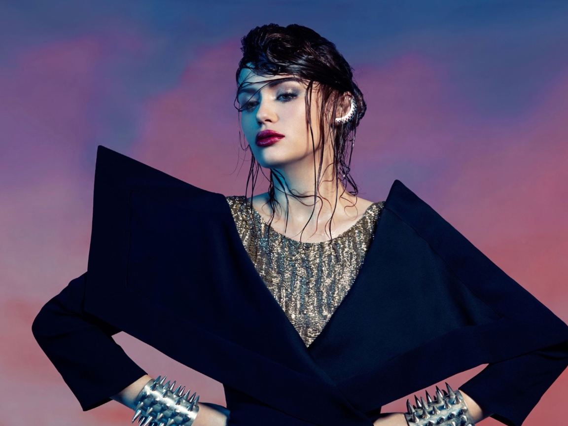 Американская актриса Холланд Роден в красивом платье 