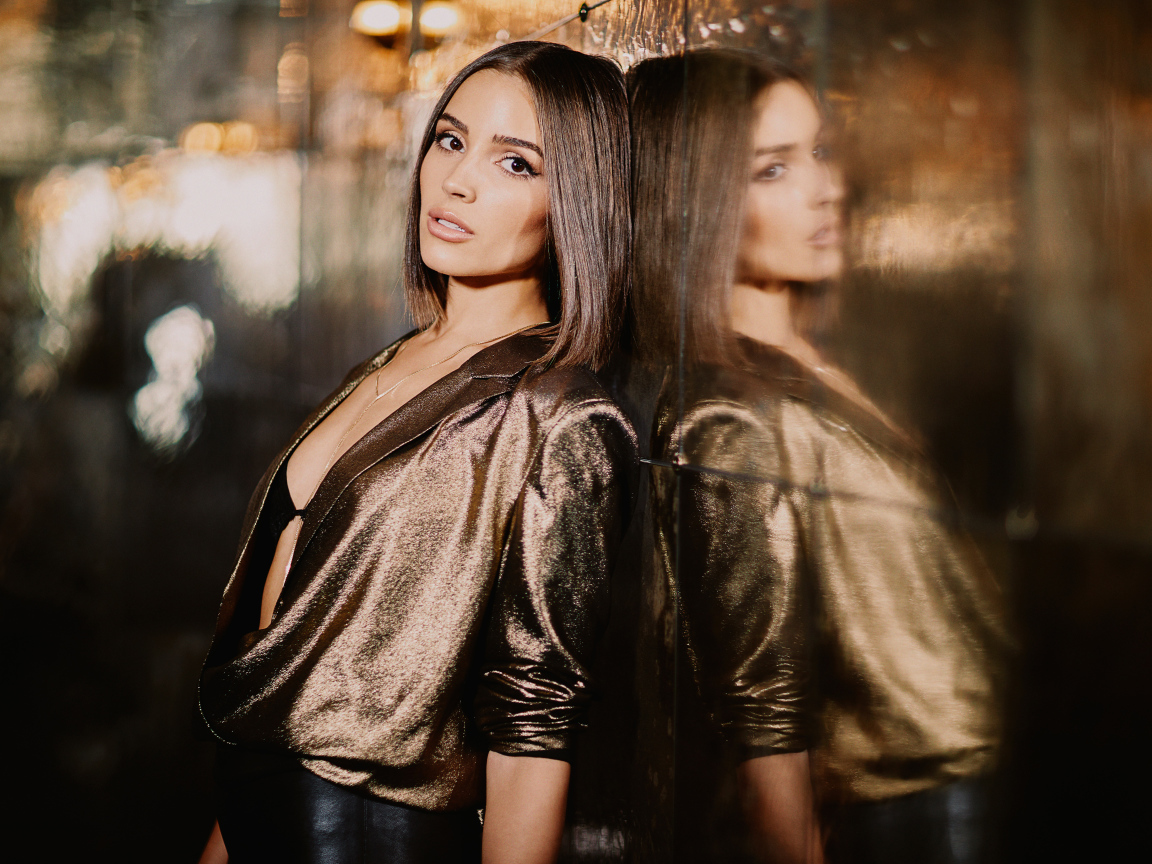 Американская модель, актриса Оливия Калпо в красивом наряде