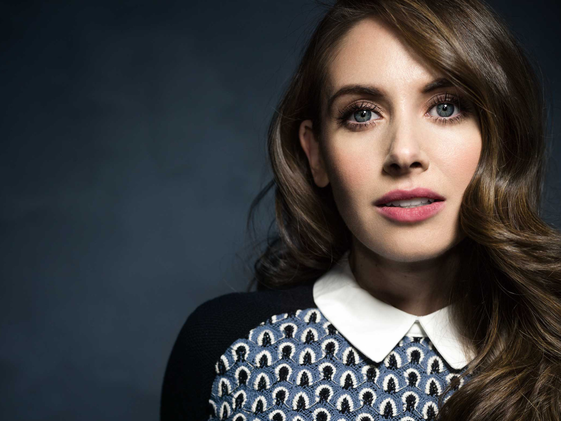 Голубоглазая брюнетка, актриса Элисон Бри