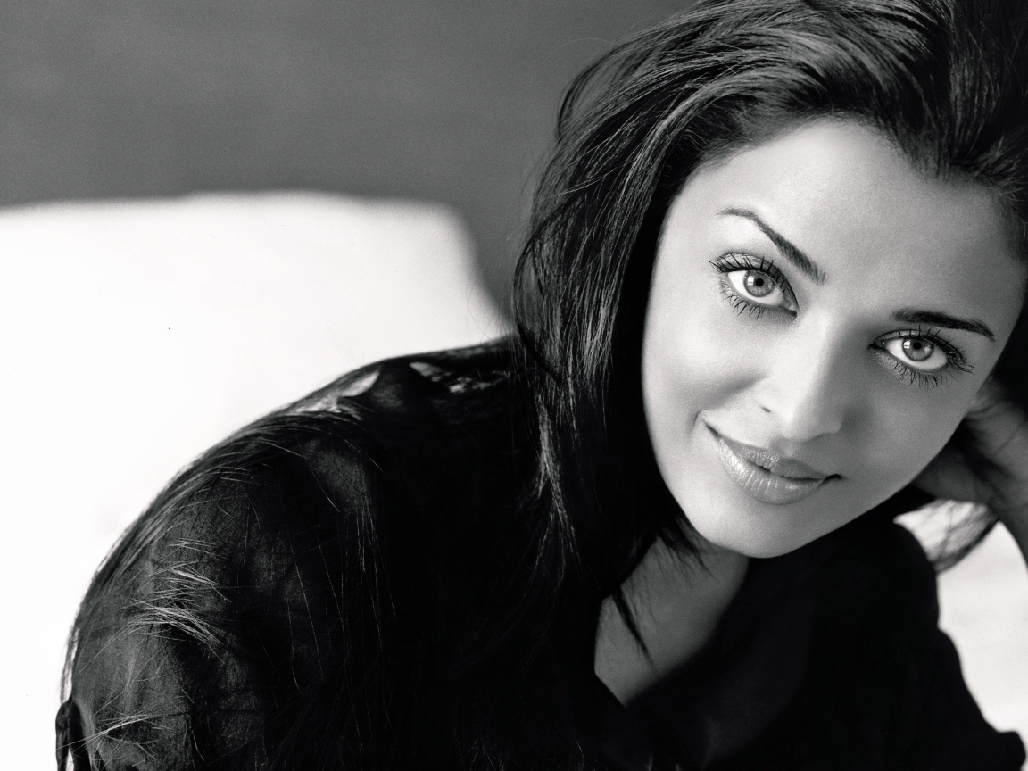 Индийская актриса Айшвария Рай, черно - белое фото