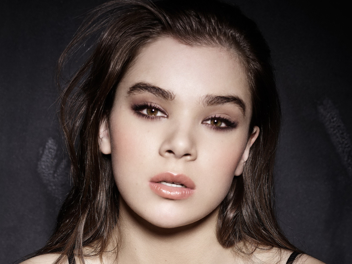 Молодая нежная актриса Хейли Стейнфилд