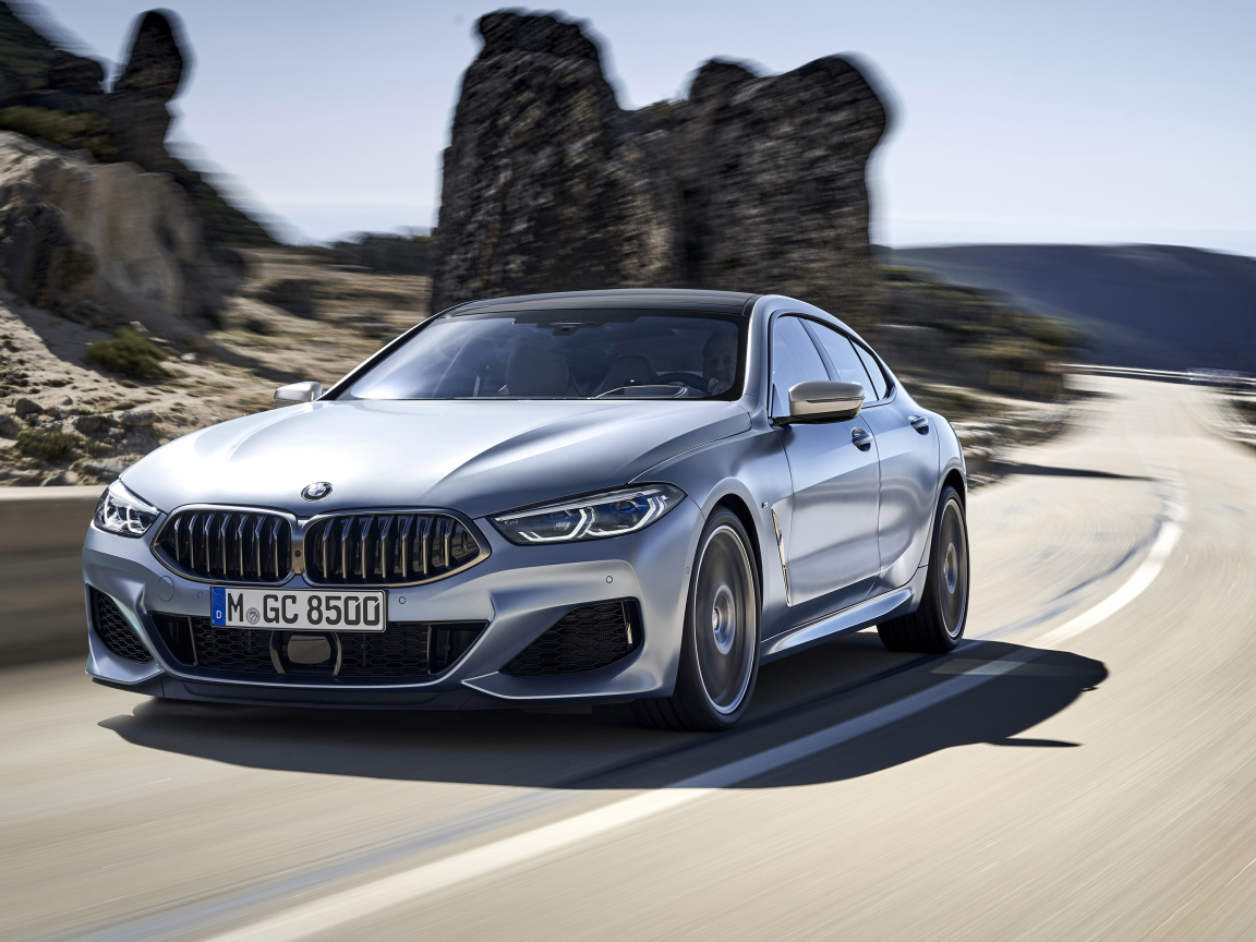 Серебристый автомобиль BMW M850i XDrive Gran Coupe, 2019 года на трассе
