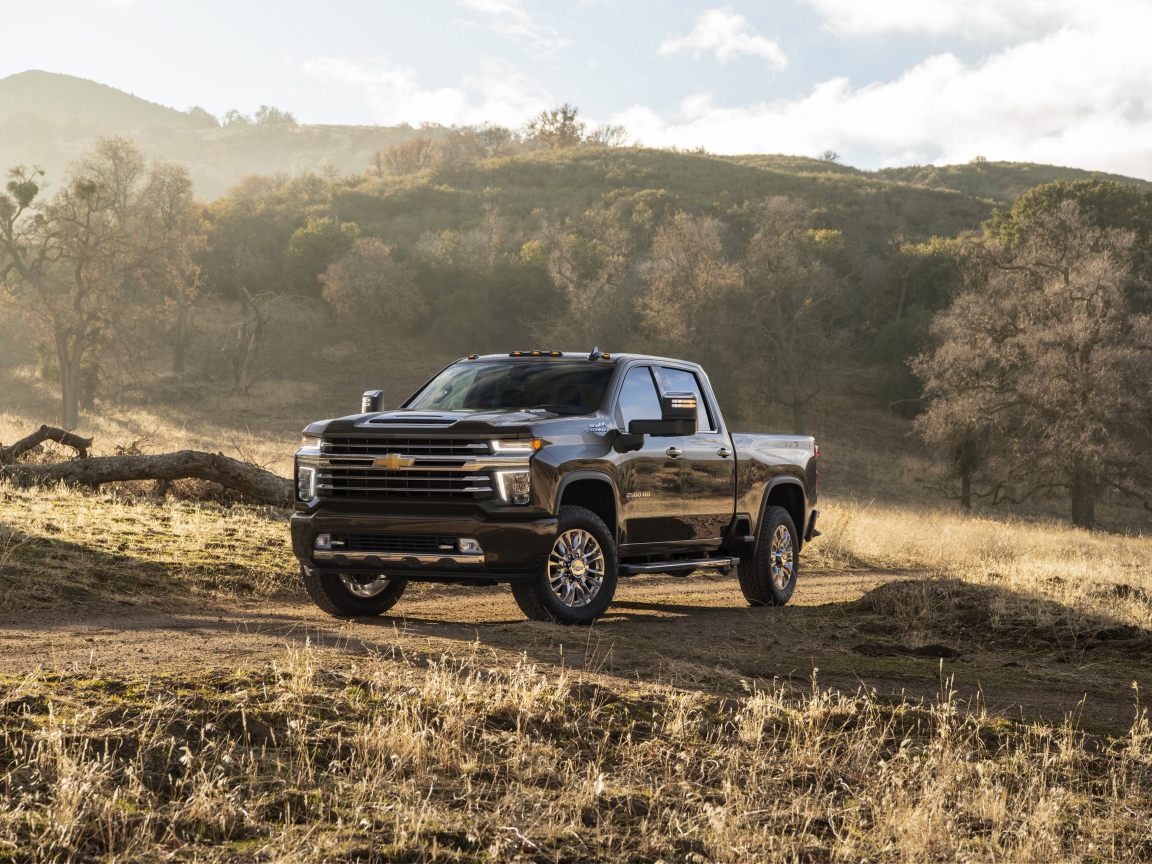 Черный автомобиль пикап Chevrolet Silverado