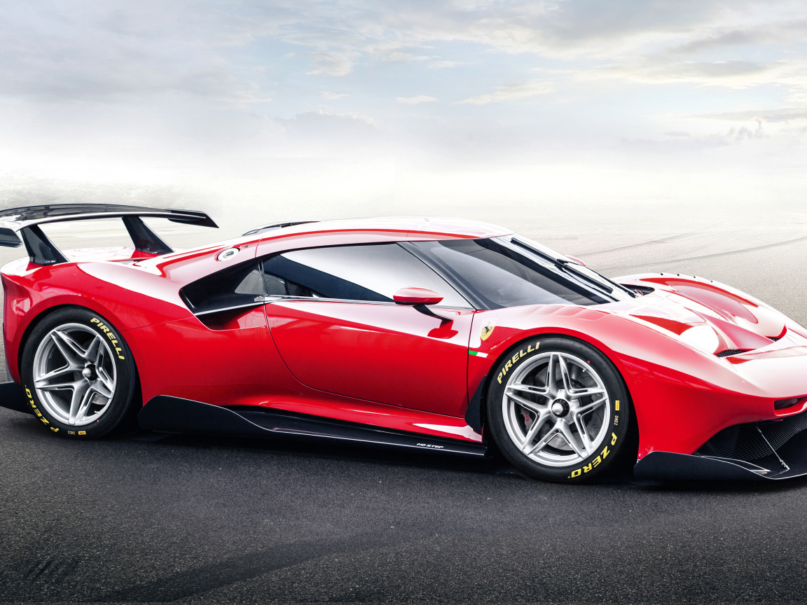 Быстрый дорогой красный автомобиль Ferrari P80C 2019 года