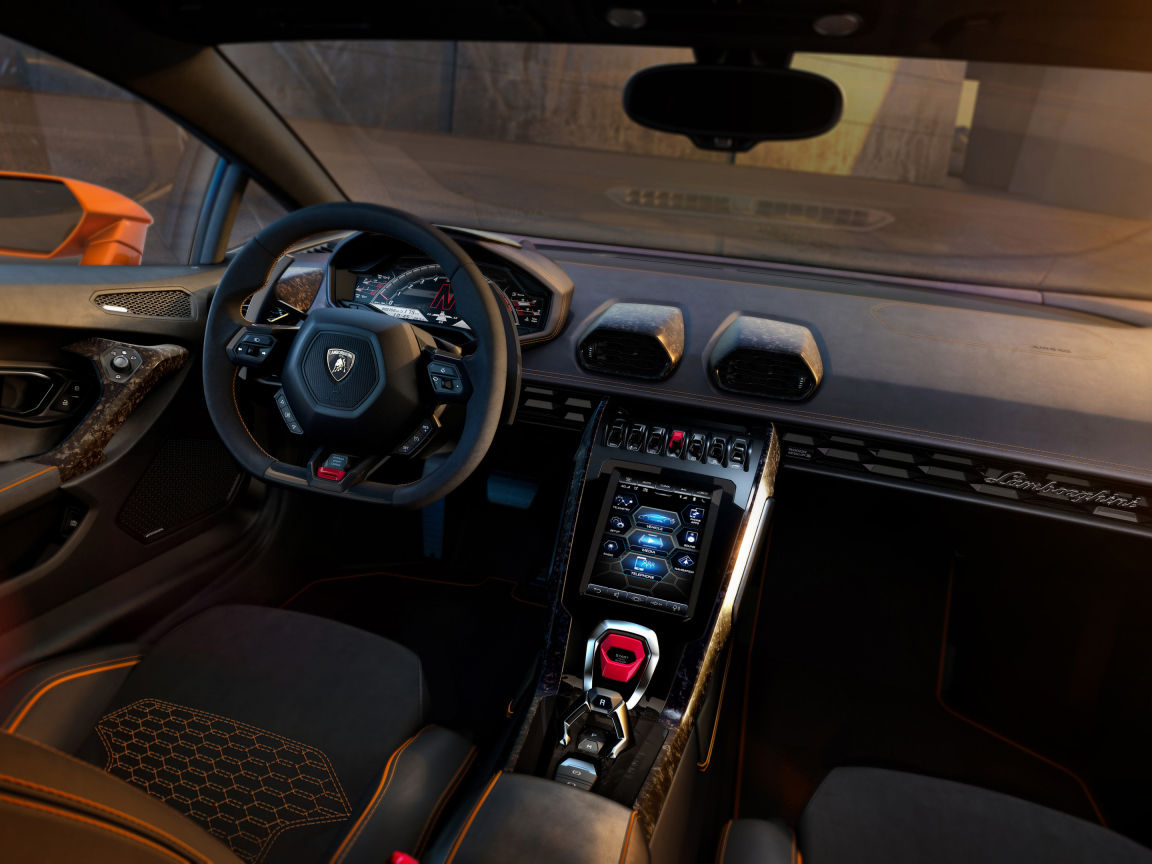 Кожаный салон автомобиля Lamborghini Huracan EVO 2019 года
