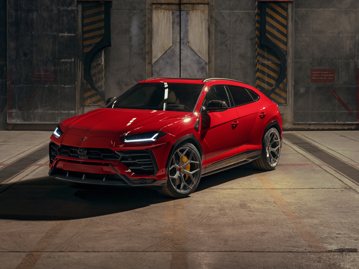 Красный Novitec Lamborghini Urus 2019 года в ангаре