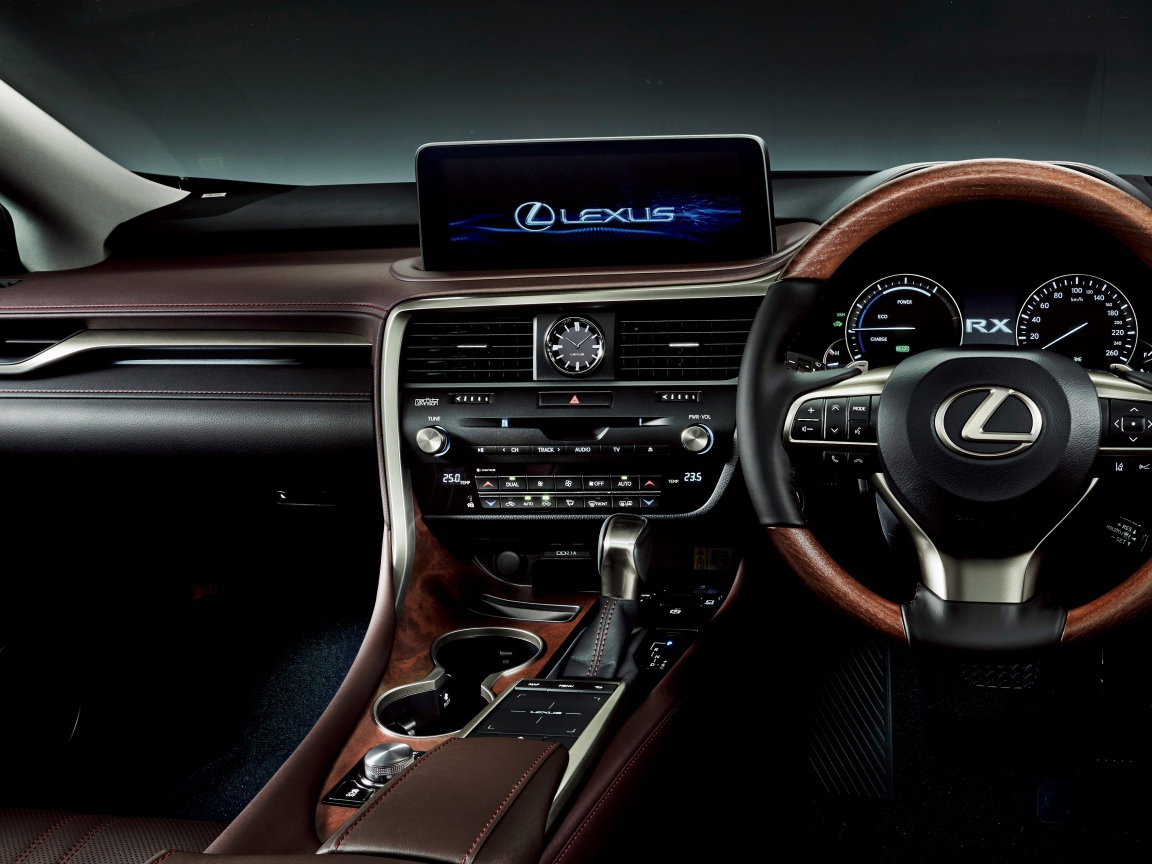 Салон автомобиля Lexus RX 450h 2019 года 