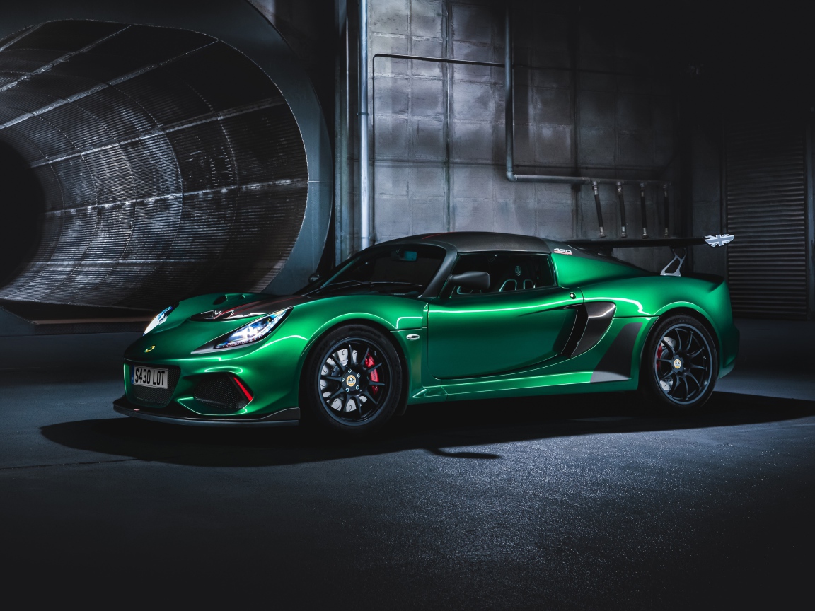 Green Lotus Exige Cup 430 car in the tunnel