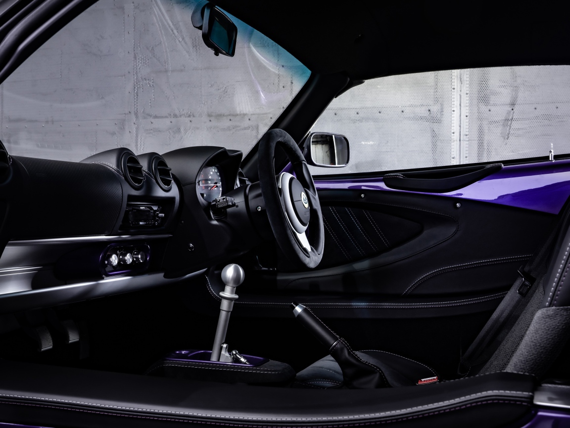 Салон автомобиля Lotus Exige Sport 350 