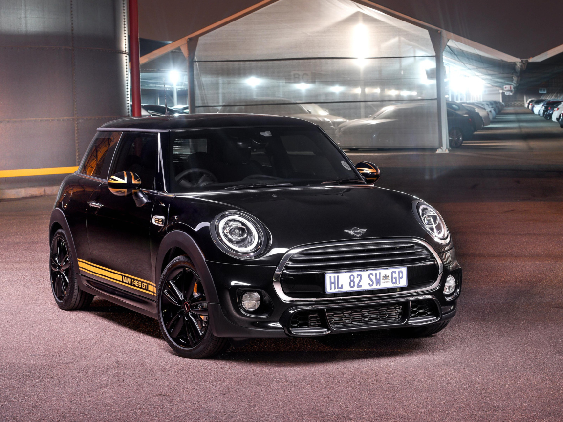 Черный MINI Cooper 1499 GT 2018 года