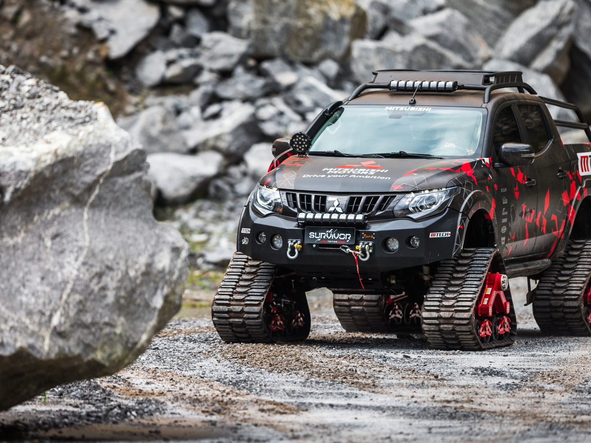 Внедорожник Mitsubishi L200, 2018 года в горах 
