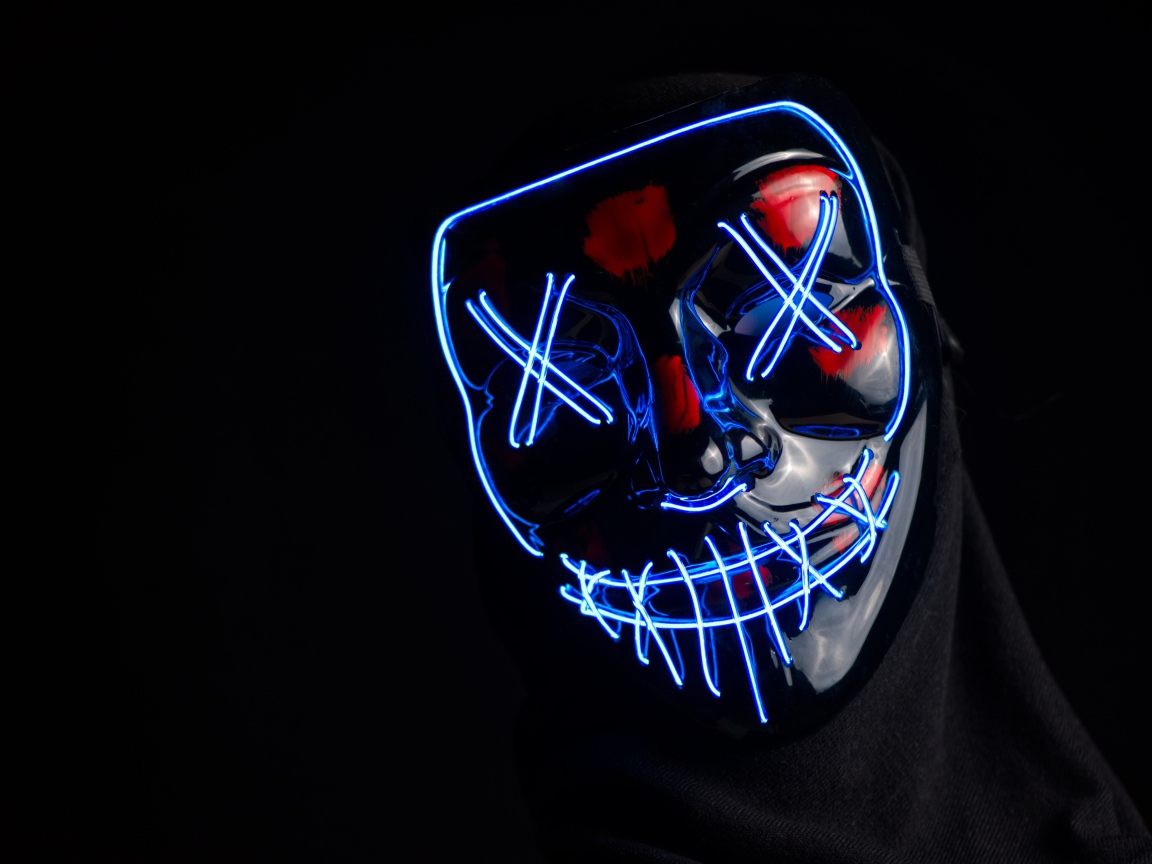 Неоновая маска анонимуса на черном фоне