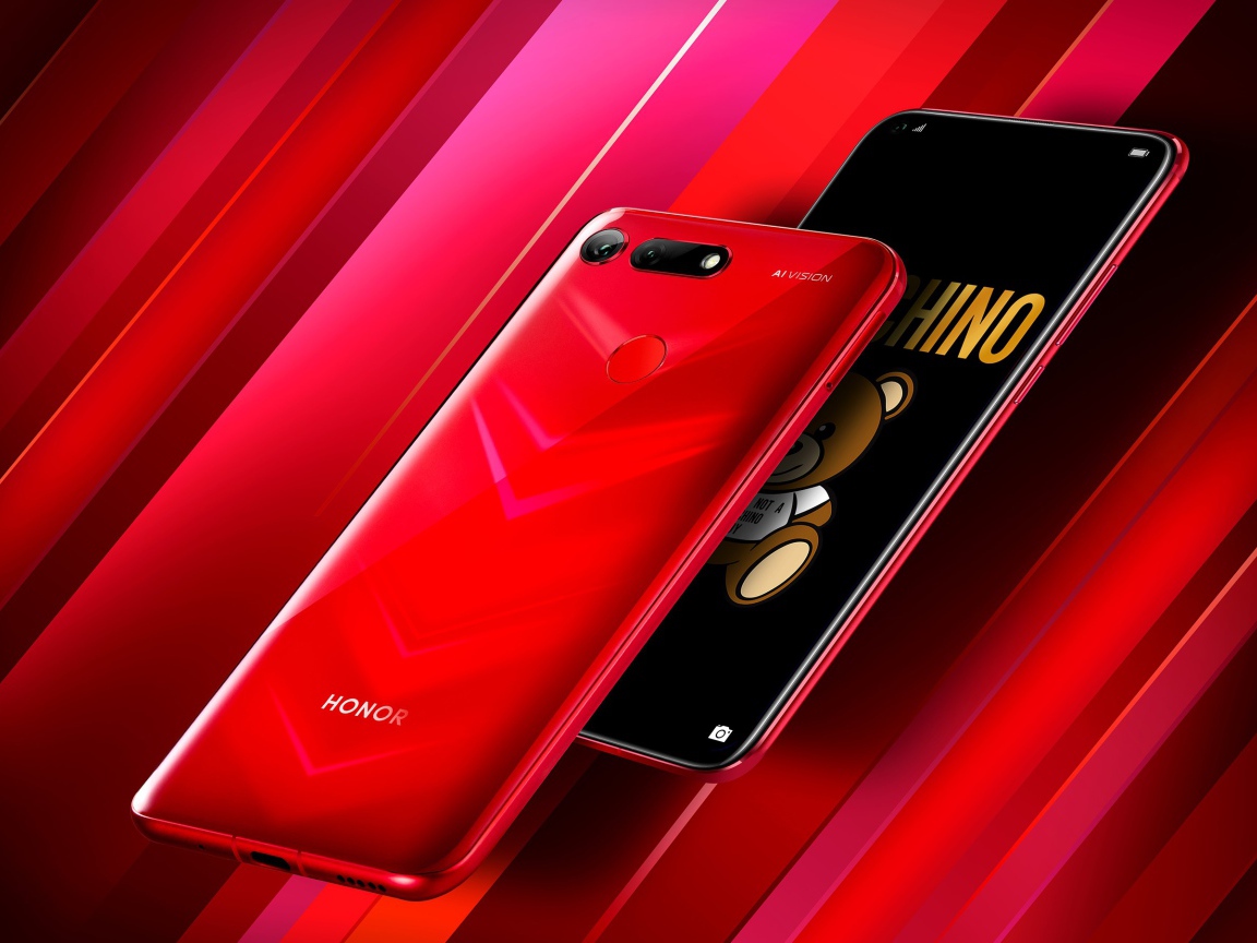 Стильный тонкий смартфон Honor View 20 на красном фоне