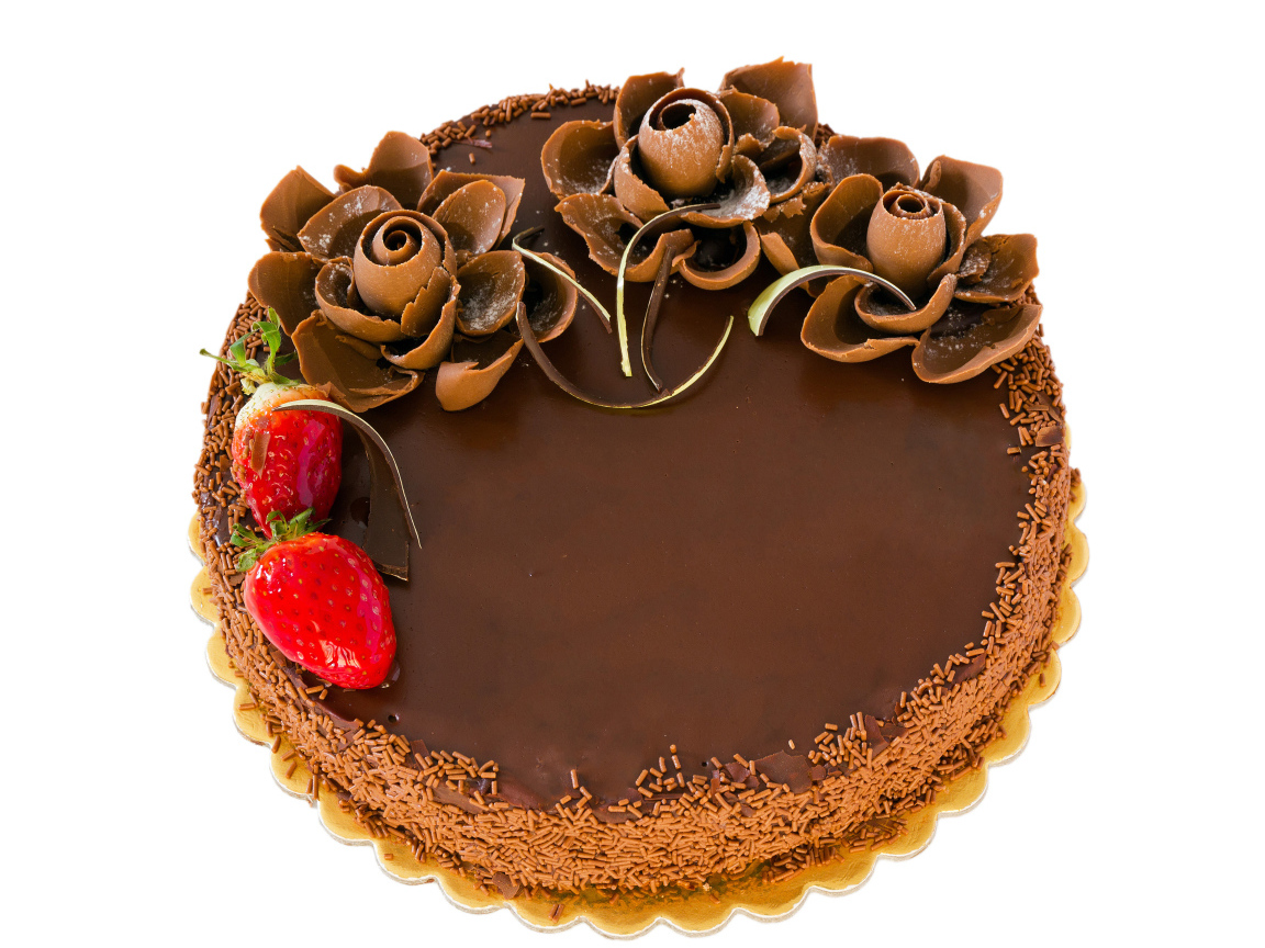 Красивый торт с шоколадными цветами на белом фоне