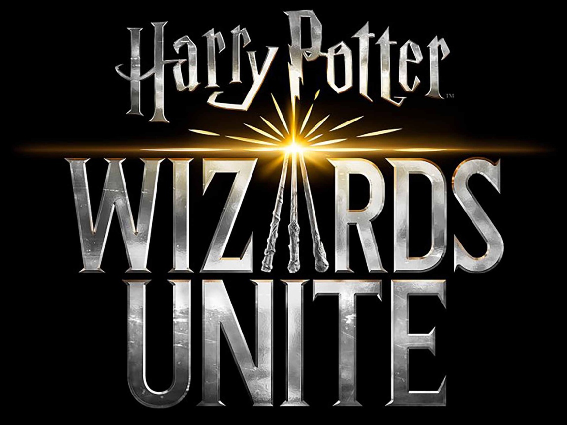 Логотип новой видеоигры Harry Potter: Wizards Unite, 2019 года на черном фоне