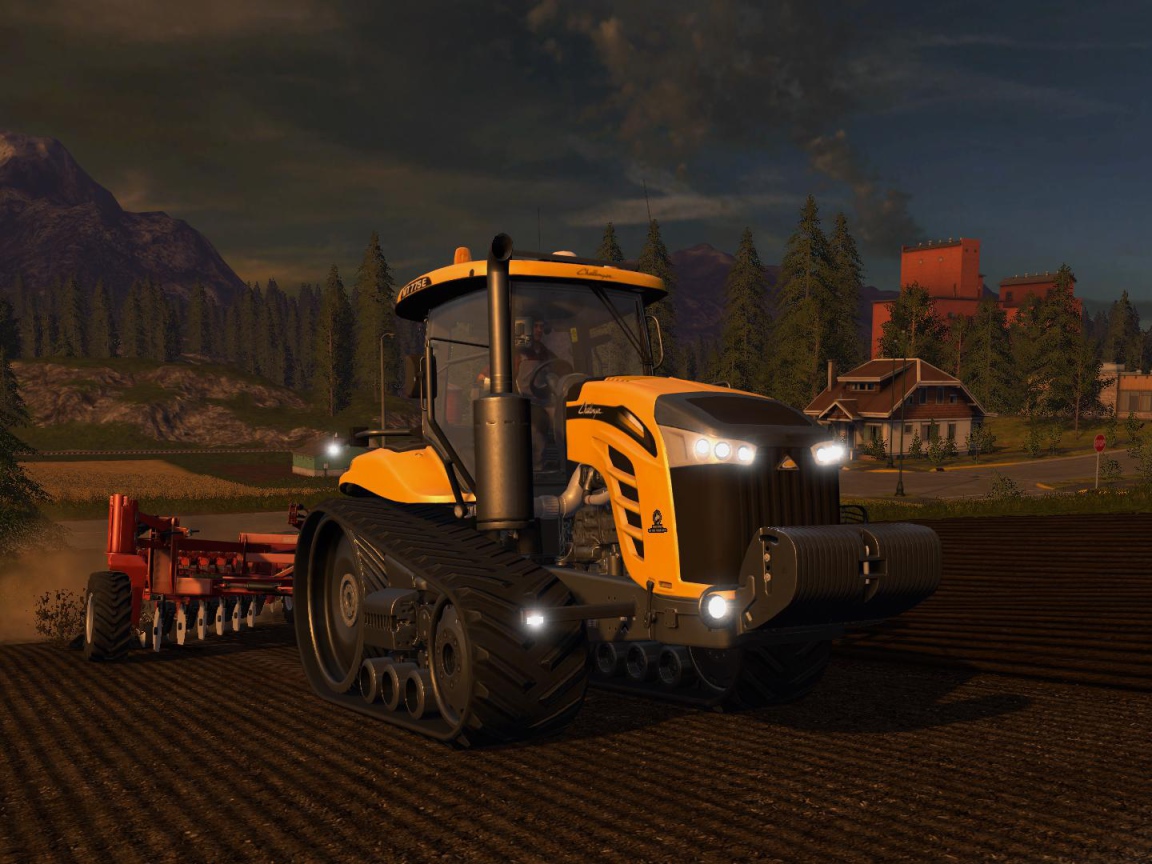 Желтый трактор пашет поле вечером видео игра Farming Simulator 