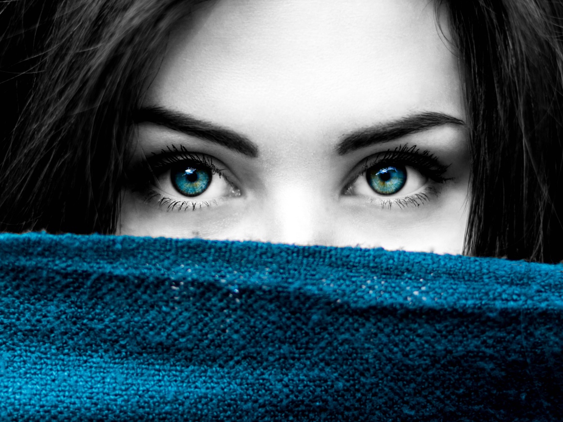 Красивые глаза девушки крупным планом 