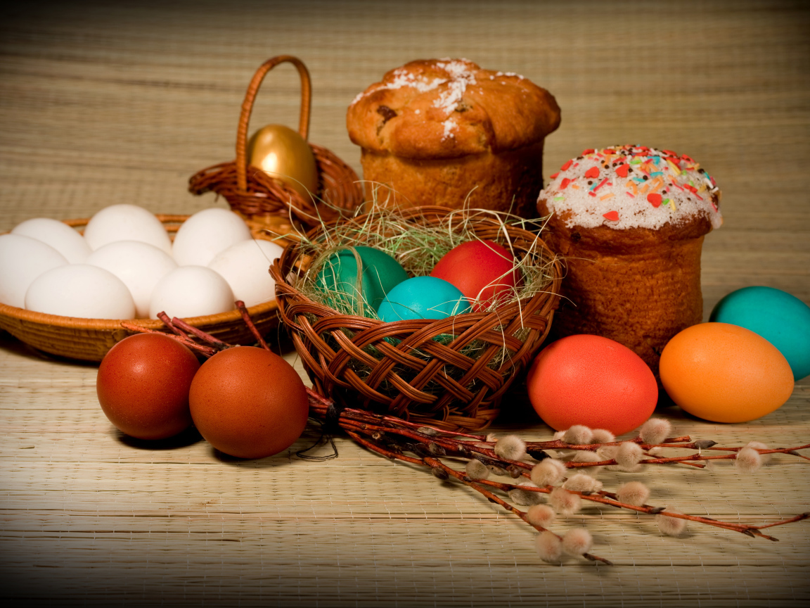 Пасхальные куличи, крашеные яйца и верба на Пасху