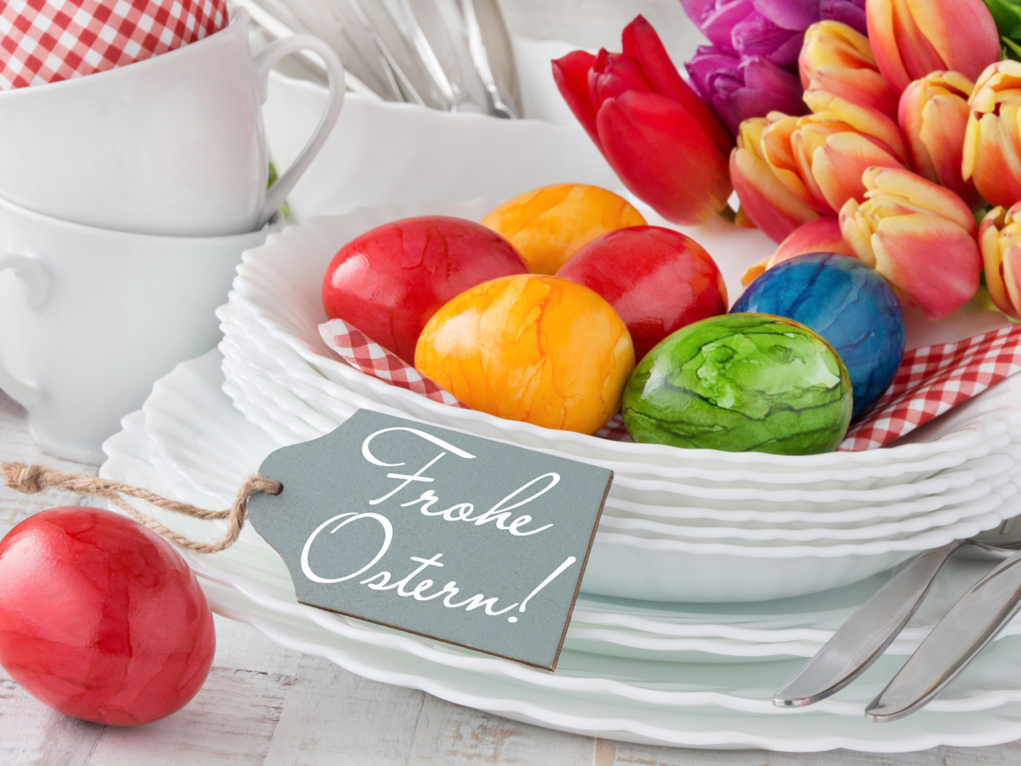 Пасхальные яйца с надписью Счастливой Пасхи на немецком языке