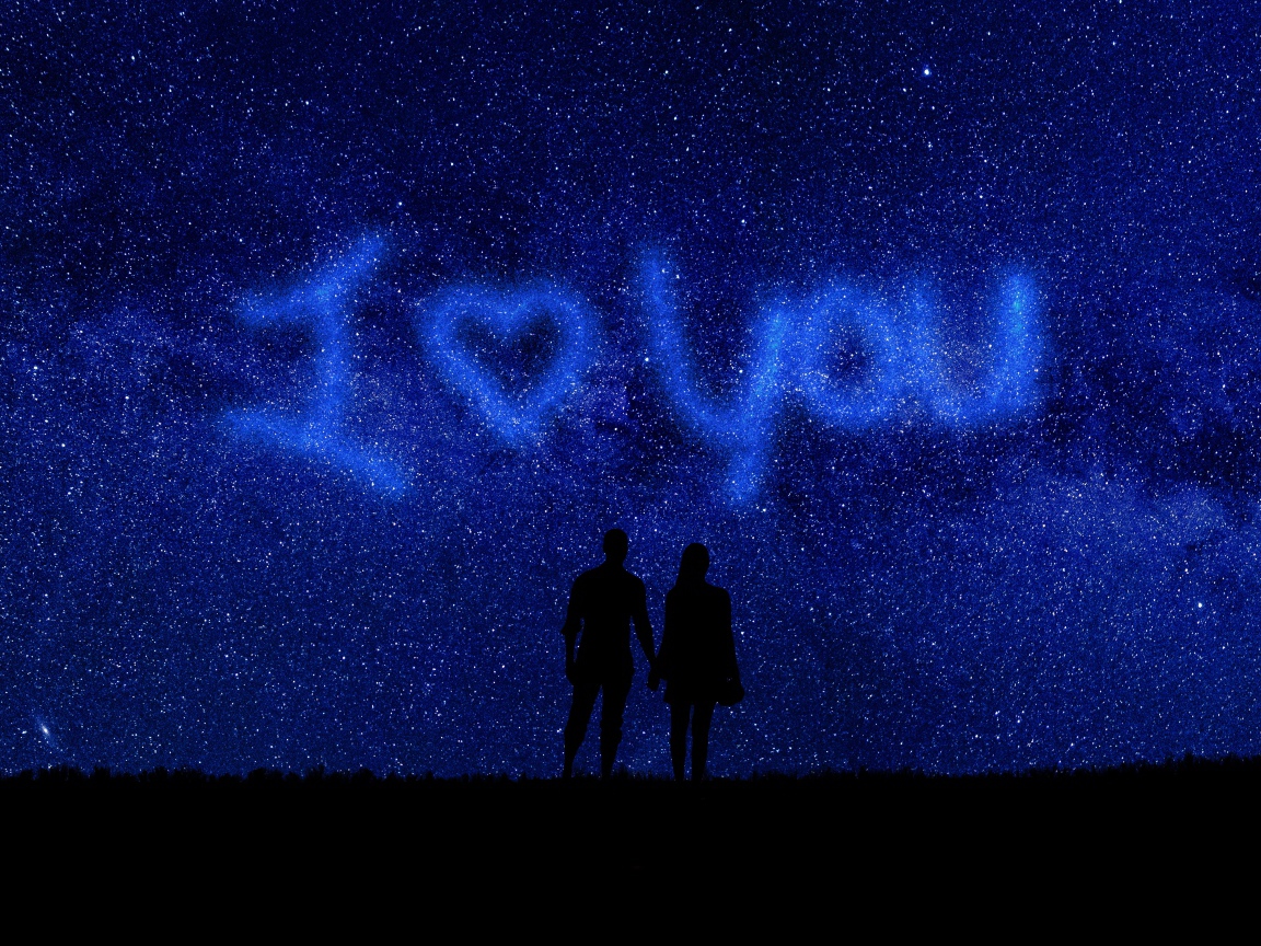 Влюбленная пара на фоне неба с надписью я тебя люблю 