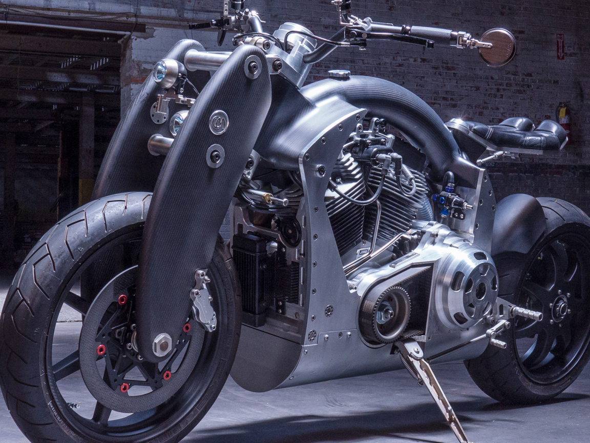 Большой серый мотоцикл Confederate B120 Wraith