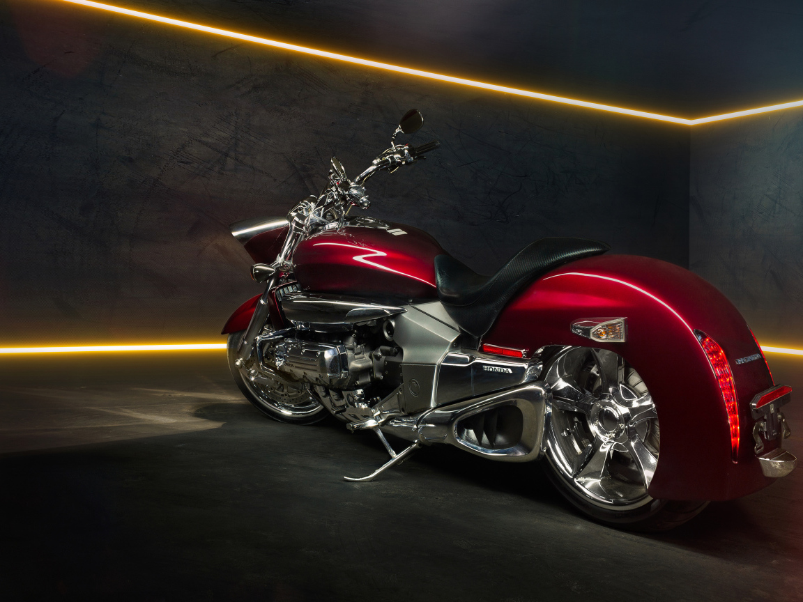 Большой мотоцикл Honda Valkyrie Rune 