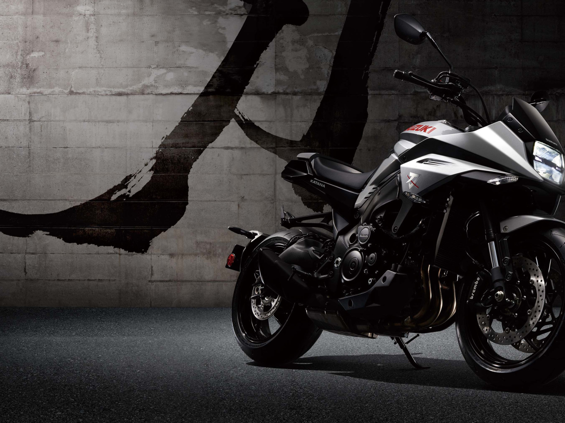 Черный стильный мотоцикл Suzuki Katana, 2020