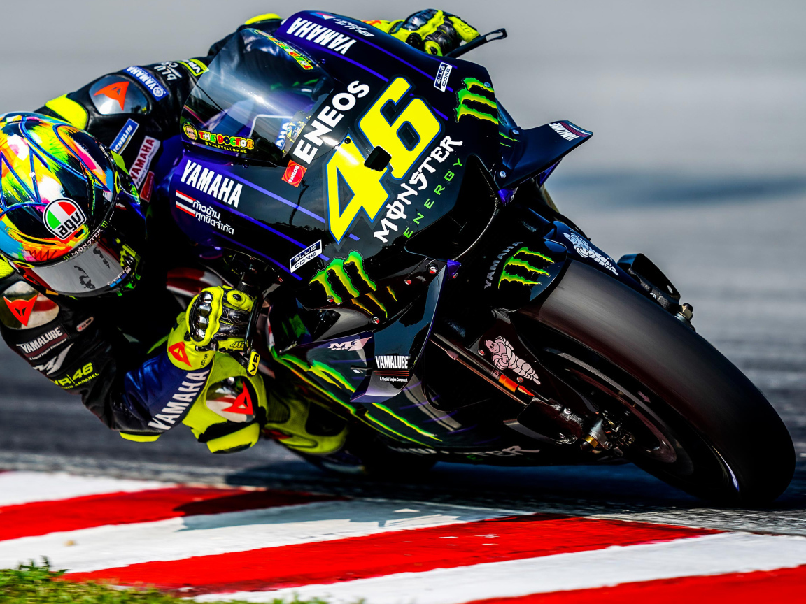 Итальянский мотогонщик Валентино Росси на мотоцикле Yamaha Racing MotoGP 2019