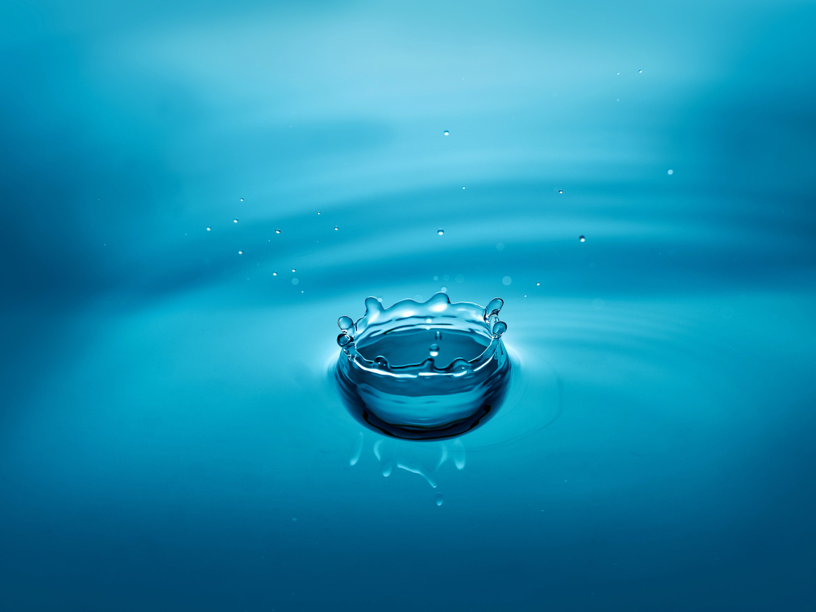 Капля воды в голубой глади