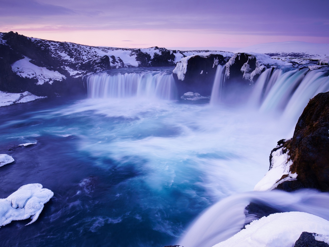 Зимний водопад Годафосс, Исландия