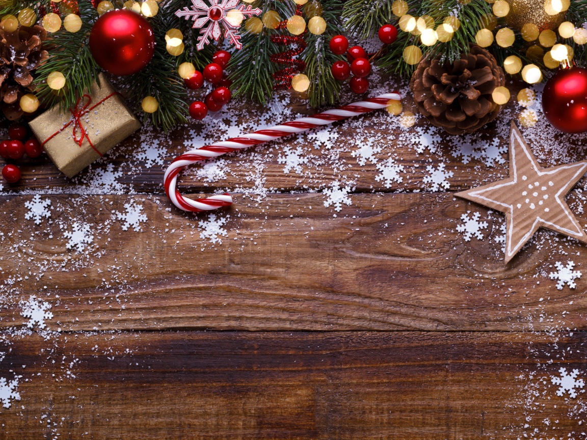 Новогодний декор на деревянном фоне, шаблон для открытки 