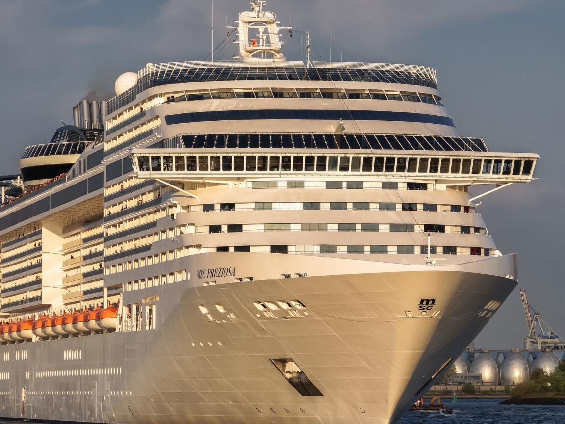 Круизный лайнер MSC Preziosa отправляется в плаванье