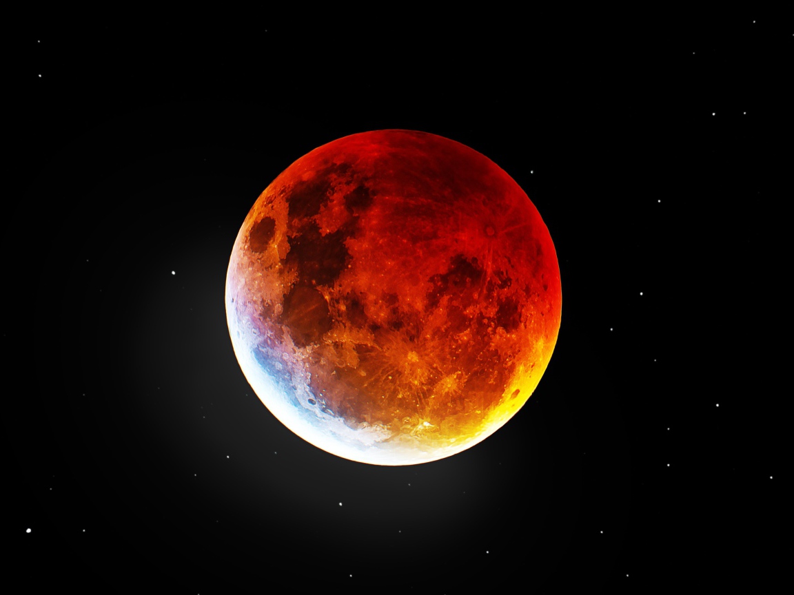 Большая огненная луна на черном фоне