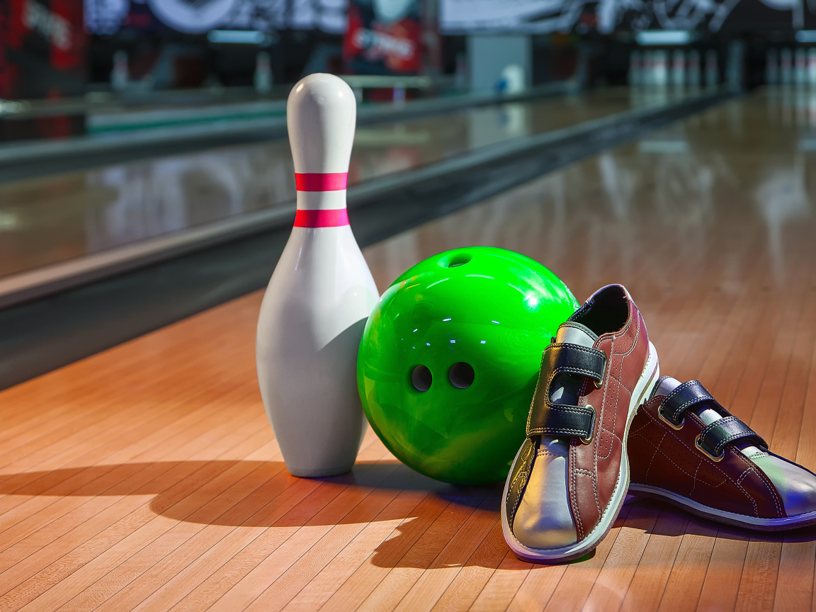 Обувь для боулинга, шар и кегля 