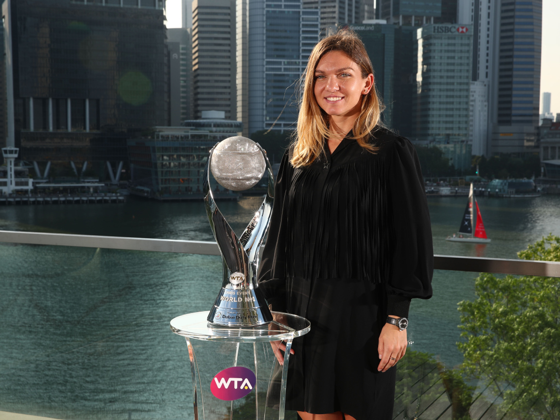 Теннисистка Симона Халеп с наградой