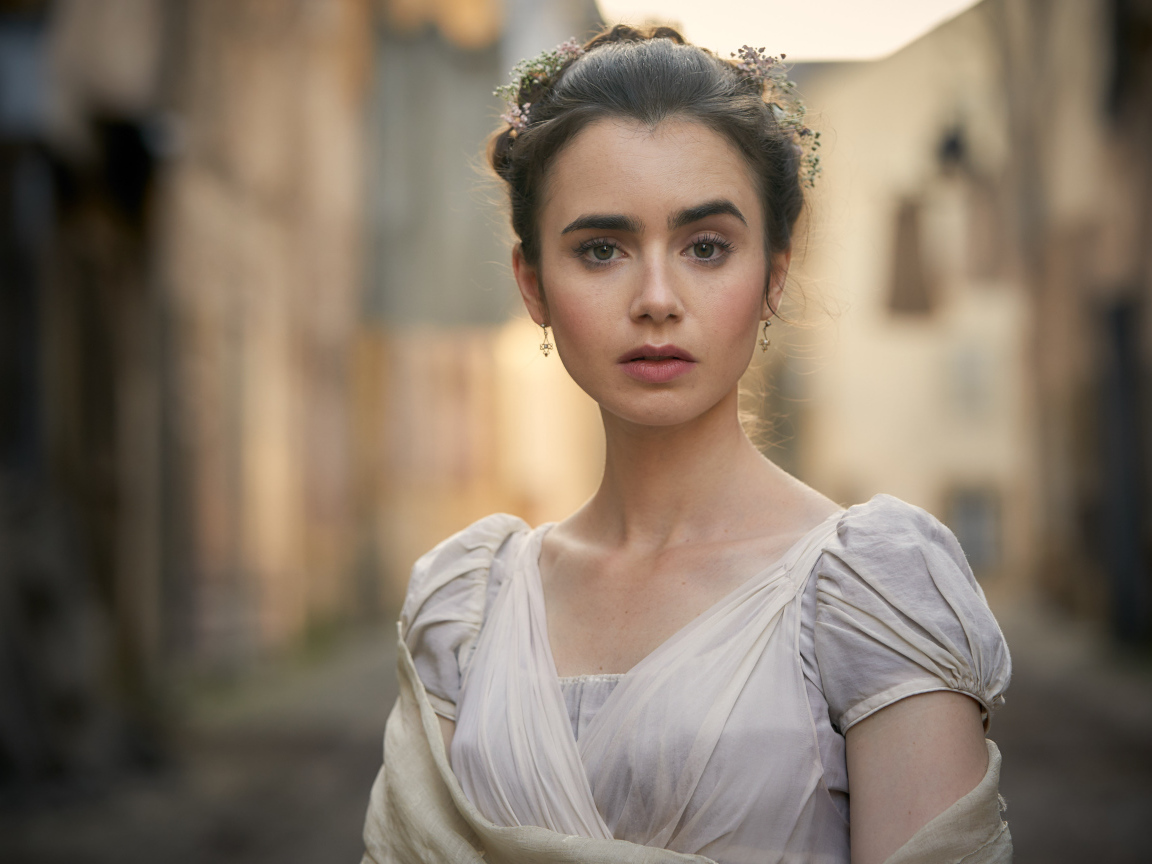 Актриса Лили Коллинз в роли 